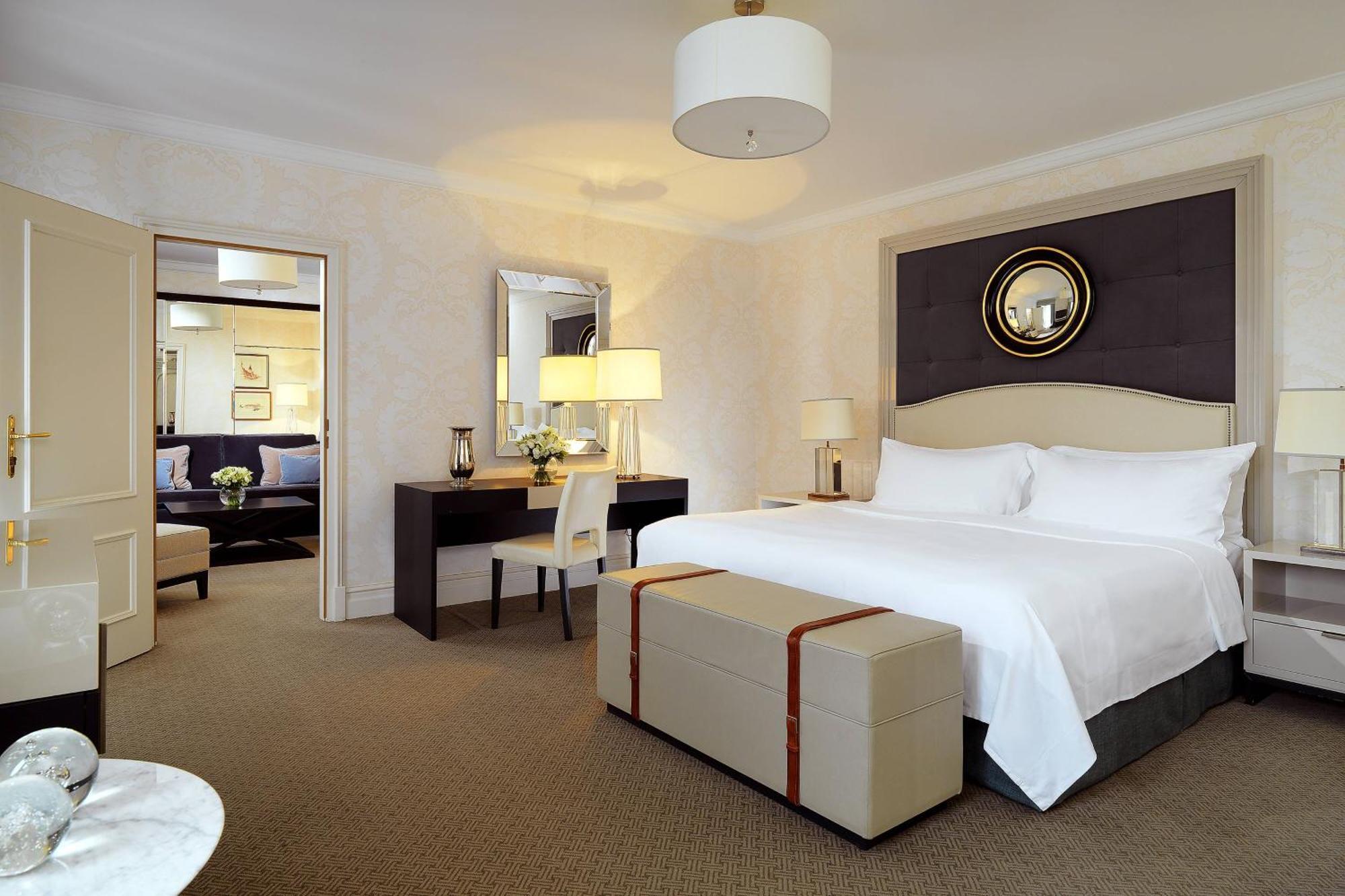 โรงแรมบริสตอล อะ ลักชัวรี คอลเลคชั่น โฮเต็ล วอร์ซอ ภายนอก รูปภาพ A suite at the Four Seasons Hotel, London