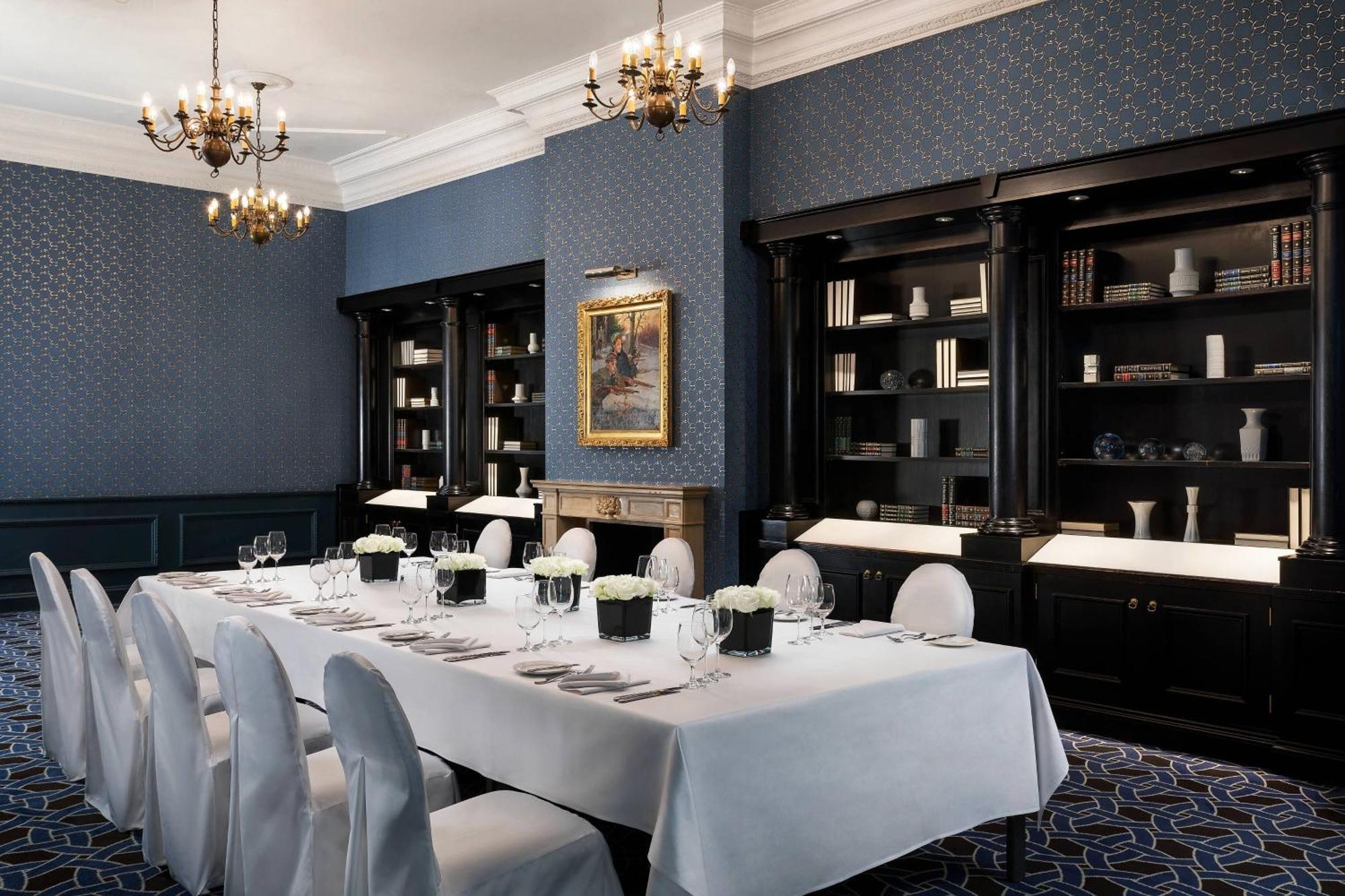 โรงแรมบริสตอล อะ ลักชัวรี คอลเลคชั่น โฮเต็ล วอร์ซอ ภายนอก รูปภาพ The Library at The Connaught