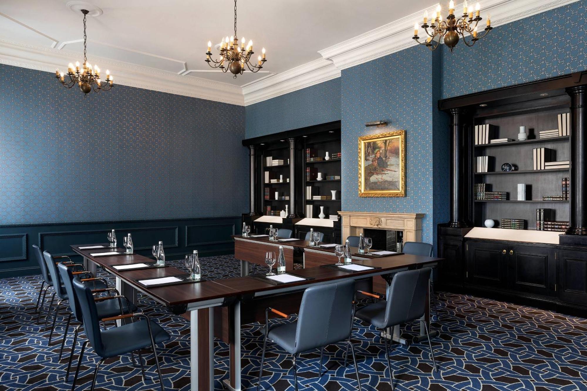 โรงแรมบริสตอล อะ ลักชัวรี คอลเลคชั่น โฮเต็ล วอร์ซอ ภายนอก รูปภาพ The Library at The Ivy Hotel